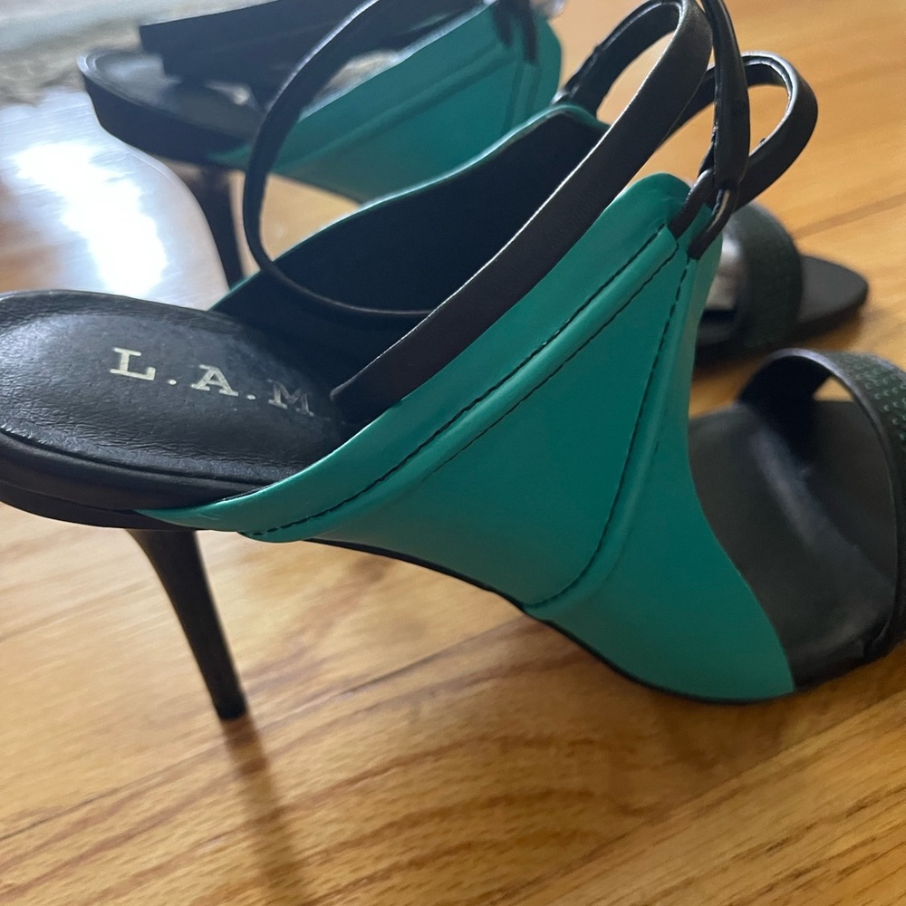 L.A.M.B Bambi shoe Size 8.5 Turqoise/Black